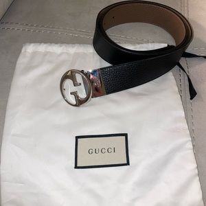 Never worn Gucci belt reversible colors